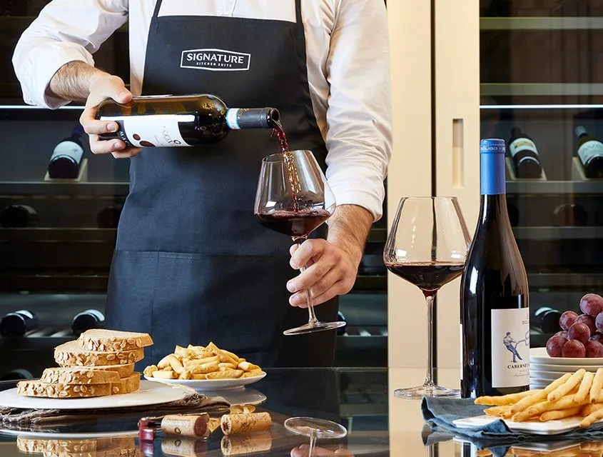 Signature_Weinkühlschrank_SKSUW2401G_4 Signature_Weinkühlschrank_SKSUW2401G_4